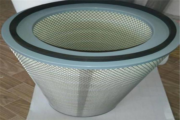 登录入口环境温度的考虑，以聚酯纤维材料为基础的滤材工作环境温度应≤135℃，但聚酯无纺布在80℃～135℃的温度下工作，风机登录入口挺度会大幅降低