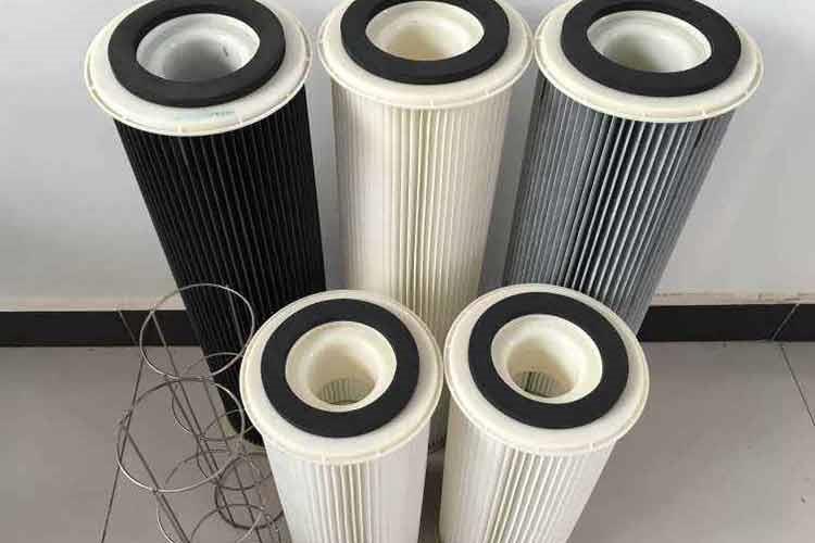 自洁式登录入口的外观结构也能直接影响到清粉效果，相对传统圆筒式滤芯，锥形滤芯上大下小的形状在脉冲震打时塑粉更容易脱落