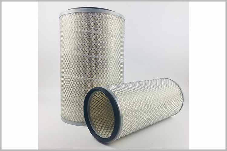 在安装新客车乐动（中国）官方网站之前，需要对空滤盒底部进行彻底的清理，把空滤下面的尘土清除干净