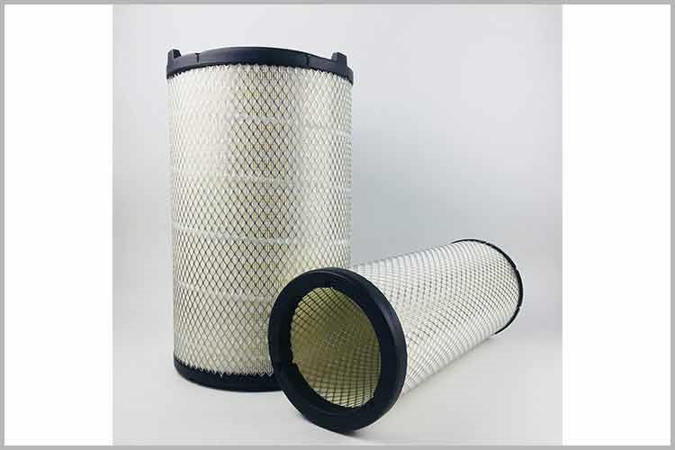 当轿车乐动（中国）官方网站未堵时，进气管内的真空吸力较小不能克服指示器传感器的弹簧弹力